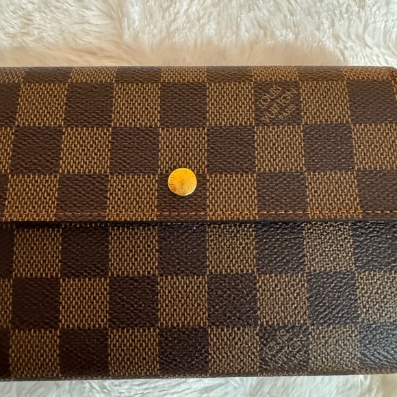 Authentic Louis Vuitton wallet in excellent condition - Picture 16 of 16